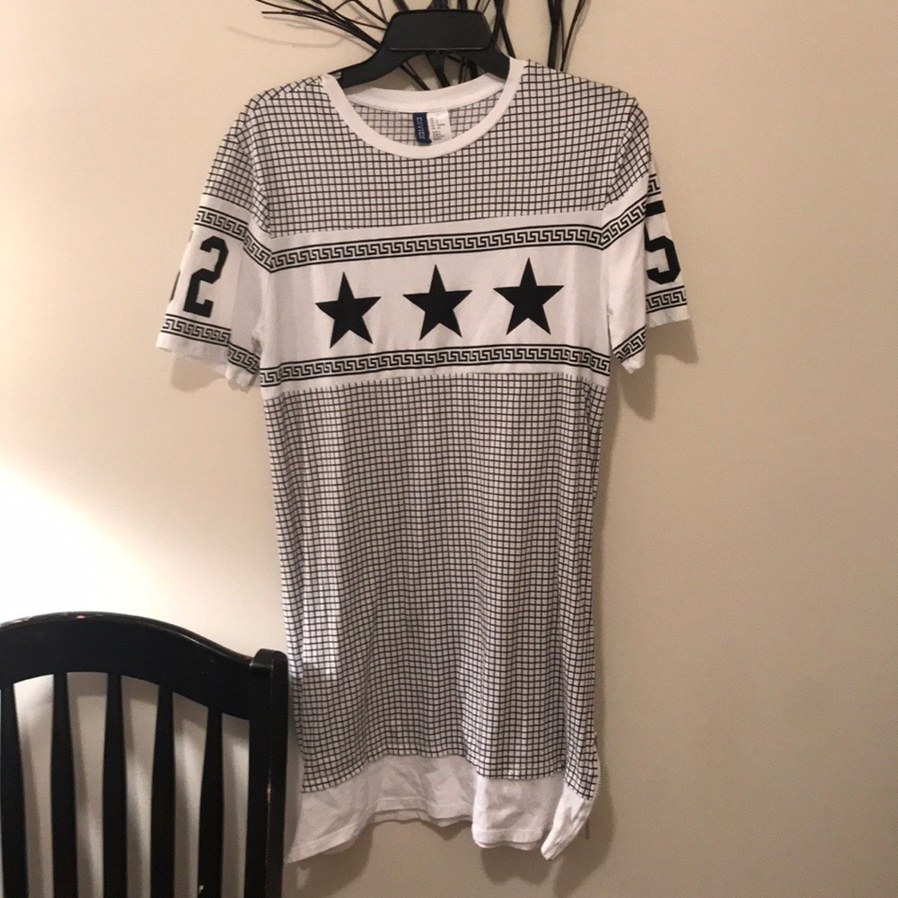 H&M longline black and white shirt